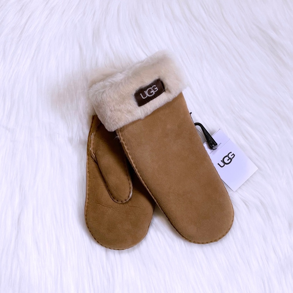 UGG Women’s Sheepskin Mittens In Chestnut - Picture 4 of 5